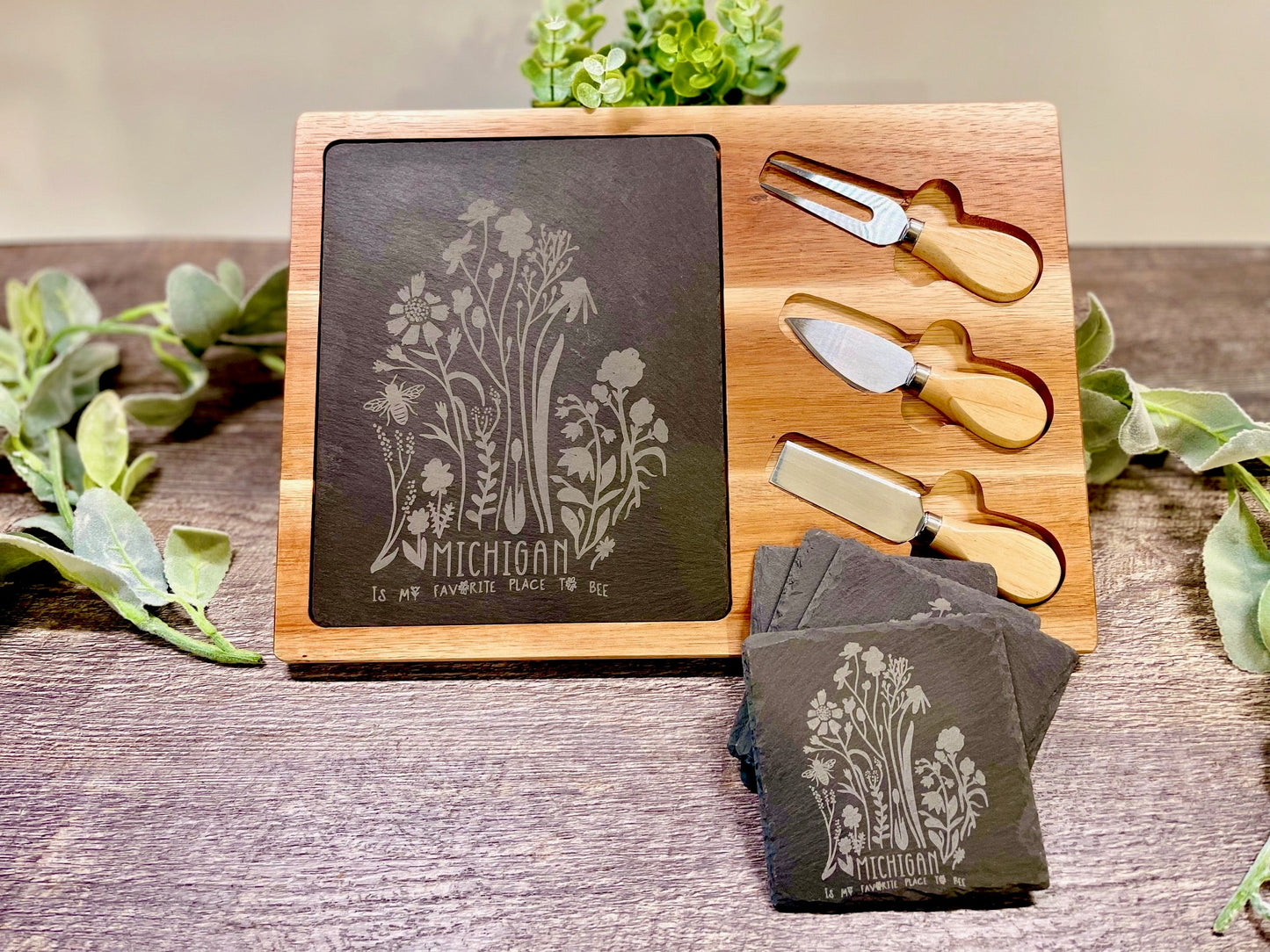 Michigan Bee Wood Cheese Plate Set (Packed Case 6)